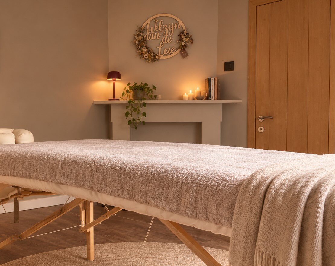 Massagetafel in de studio van Welzijn aan de Leie